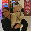 Kaća i Darko stigli u Beograd Pevač nakon drame na Maldivima došao kući sa ženom, nema im prtljaga: Ona nosi ćerkicu u rukama…