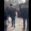 Батинаши из Панчева секирама напали студенте и новинарске екипе у Бору (ВИДЕО)