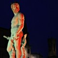 Turistkinja oštetila Neptunovu fontanu u Firenci zbog „venčanog izazova”