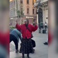 (Видео) Храни се у народној кухињи, а даје и последњи динар да помогне: Глумица Весна Пећанац заиграла усред Кнеза, снимак…