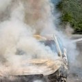 Zastrašujuća slika u Novom Sadu! Automobil izgoreo na Iriškom vencu: Saobraćaj privremeno obustavljen