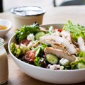 Da li je zdrava restoranska hrana zaista zdrava? I salata može biti izvor hipertenzije