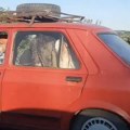 Nesvakidašnja scena u Kragujevcu: Čitalac snimio vozača koji u automobilu prevozi živo tele [video]