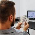 Milioneri ne drže sav novac na jednom računu: Ova jednostavna strategija može da zaštiti i vašu ušteđevinu