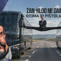 Žan-Klod Ne Dam otima 10 pištolja