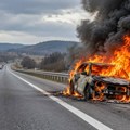 Drama na auto-putu kod Batočine: Automobil nestao u plamenu, vozači na oprezu!