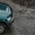 "Dobri ljudi još postoje": Novosađanka na neverovatan način zaštitila tuđi auto od kiše