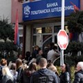 U srpskim sredinama širom KiM i danas redovi ispred pošti zbog odluke Prištine da zabrani dinar
