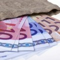 Srednji kurs dinara za evro danas 117,0298 dinara, za dolar 106,6720 dinara