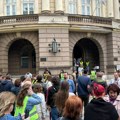 Skup ispred Banovine u znak protesta protiv nasilja nad akademskom zajednicom