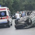 Automobil sleteo sa puta i prevrnuo se na krov Vozač teško povređen u nezgodi kod Kraljeva (foto)