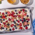 Pečeni jogurt sa bobičastim voćem: Savršen desert za kasno leto u kome možete uživati bez griže savesti