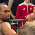 Kevin Panter pokazao srednji prst navijačima Crvene zvezde: Kamere uhvatile prostački potez Amerikanca