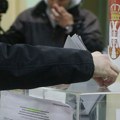 UŽIVO Izbori u Srbiji: U Boru policajac pretio da će upotrebiti oružje, sumnja na kol centar SNS u Aranđelovcu