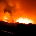 Buknuo požar u istri, možda će zatrebati kanader: Vatra se brzo širi zbog bure, već izgorelo 10 hekrata trave i niskog…