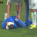 (VIDEO) Haos i prekid u Sloveniji: Golman gostiju pogođen u glavu