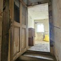 FOTO: Uknjižen na 73, a ima oko 100 kvadrata – stan u centru Zrenjanina traži novog vlasnika