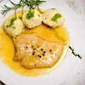 Lovačke šnicle, recept za savršeno mekano meso u bogatom sosu