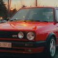 (Video) U golfa „dvojku” uspelo da se ugura se 20 ljudi! Nameračili se na Ginisa nastavljajući tradiciju neobičnih…