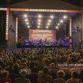 Dani piva, drugo veče: Zrenjaninska filharmonija, Đorđe David, Interventna polciija i konačno gradonačelnik… Dani piva, drugo…