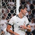 U Bešiktašu ljuti: Vlahovića vuku za kragnu, sudija ne gleda