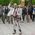 Šesta noć protesta u Prištini: Okupljeni čitali zakletvu OVK o "oslobođenju albanskih zemalja i njihovom ujedinjenju"