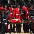 Najmanje tri vojnika kolabirala tokom vojne parade u Londonu