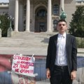Andreju Obradoviću koji štrajkuje glađu ispred Skupštine pozlilo, stigla Hitna pomoć