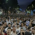 Тирана: Демонстранти бацали Молотовљеве коктеле на градску скупштину