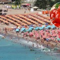Elitni paradajz turizam: Snimio šta jede na jednoj od omiljenih plaža Srba na Jadranu i oduševio sve: "Druže, ovo je carska…