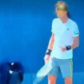 VIDEO Teniser povraćao na terenu usred meča: Jezive scene na US Openu, i Novak imao problem