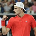 Australijan open, četvrti dan: Šesti na svetu pred eliminacijom, tinejdžer kog Novak obožava puca iz svih oružja