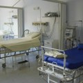 Vezivanje lisicama u bolnici: MUP objašnjava “kratak vremenski interval”