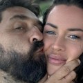 Ovo je ljubav na Ognjenov način! Snimak s letovanja nasmejao sve: Mina ga uhvatila u akciji