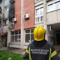 Izbio jak požar u stambenoj zgradi, stanari evakuisani, ima povređenih: Drama u Lazarevcu (Foto)