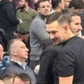 Певач ухваћен међу навијачима Партизана: Гробари извиждали играче, Урош на паркету окружен њима