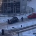 (Video) Nesvakidašnji snimak sa Vračara: Dva udesa u razmaku od par minuta - automobili se sudaraju nemoćni pred ledom