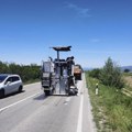 U toku asfaltiranje deonice starog auto-puta između Pečenjevca i Leskovca