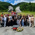 Da heroji nikada ne budu zaboravljeni: Mladi iz Prijepolja odali počast borcima Sutjeske