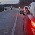 Vandalizam ugrozio bezbednost vozača. Zbog krađe akumulatora policija noću regulisala saobraćaj ka Selištu