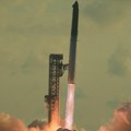 (Foto) Kompanija SpaceX lansirala raketu visoku više od 100 metara u Zemljinu orbitu