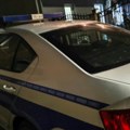 Експлозивна направа бачена у двориште куће у Нишу, оштећена три аутомобила