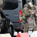 16. sat pregovora sa muškarcem na aerodromu u Hamburgu: Policija sumnja da je naoružan, dete i dalje kod njega