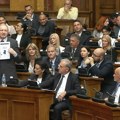 „Jedna nogavica Vučićevih farmerki košta više nego što je plata nastavnika u Srbiji“: Đilasov govor u Skupštini koji…