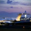 Dojava o bombi na međunarodnom aerodromu; Naređena hitna evakuacija; Putnici zaglavljeni na pisti FOTO