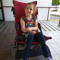 Pesme iz srca za osmeh jedne devojčice: Prodaja knjige pesama „Dedina svaštara” u humanitarne svrhe za malu Emiliju koja…