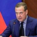 Medvedev poručio zapadu: Rusija se za razliku od Ukrajine ne bavi terorizmom