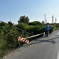 Džipom sleteo u kanal kod Crvenke: Vozilo izvukli vatrogasci (video)