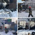 Slike požara na Zrenjanskom putu: Izgorela dva automobila i vulkanizerska radnja, sve je uništeno