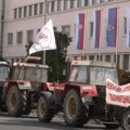 „Došli smo da vam pomognemo“: Maturanti Medicinske škole podržali poljoprivrednike u protestu
